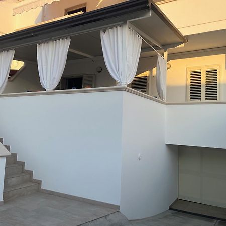 Villa Ticia A 100 Metri Dalla Spiaggia Con Parcheggio Privato Lido Marini Buitenkant foto