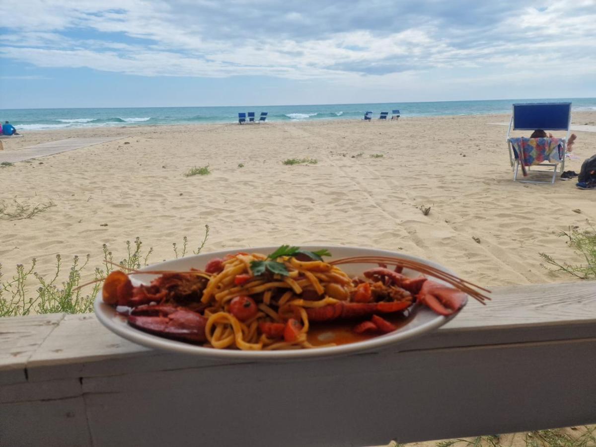 Villa Ticia A 100 Metri Dalla Spiaggia Con Parcheggio Privato Lido Marini Buitenkant foto
